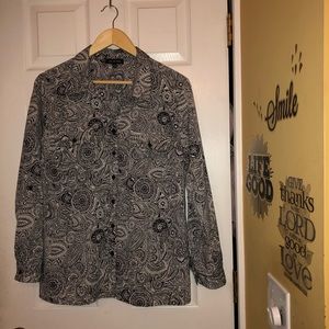 Women’s Black & White Paisley Shirt B25